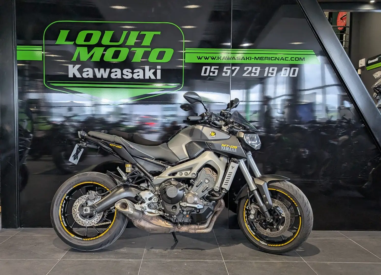 Yamaha MT-09 Gris - 1