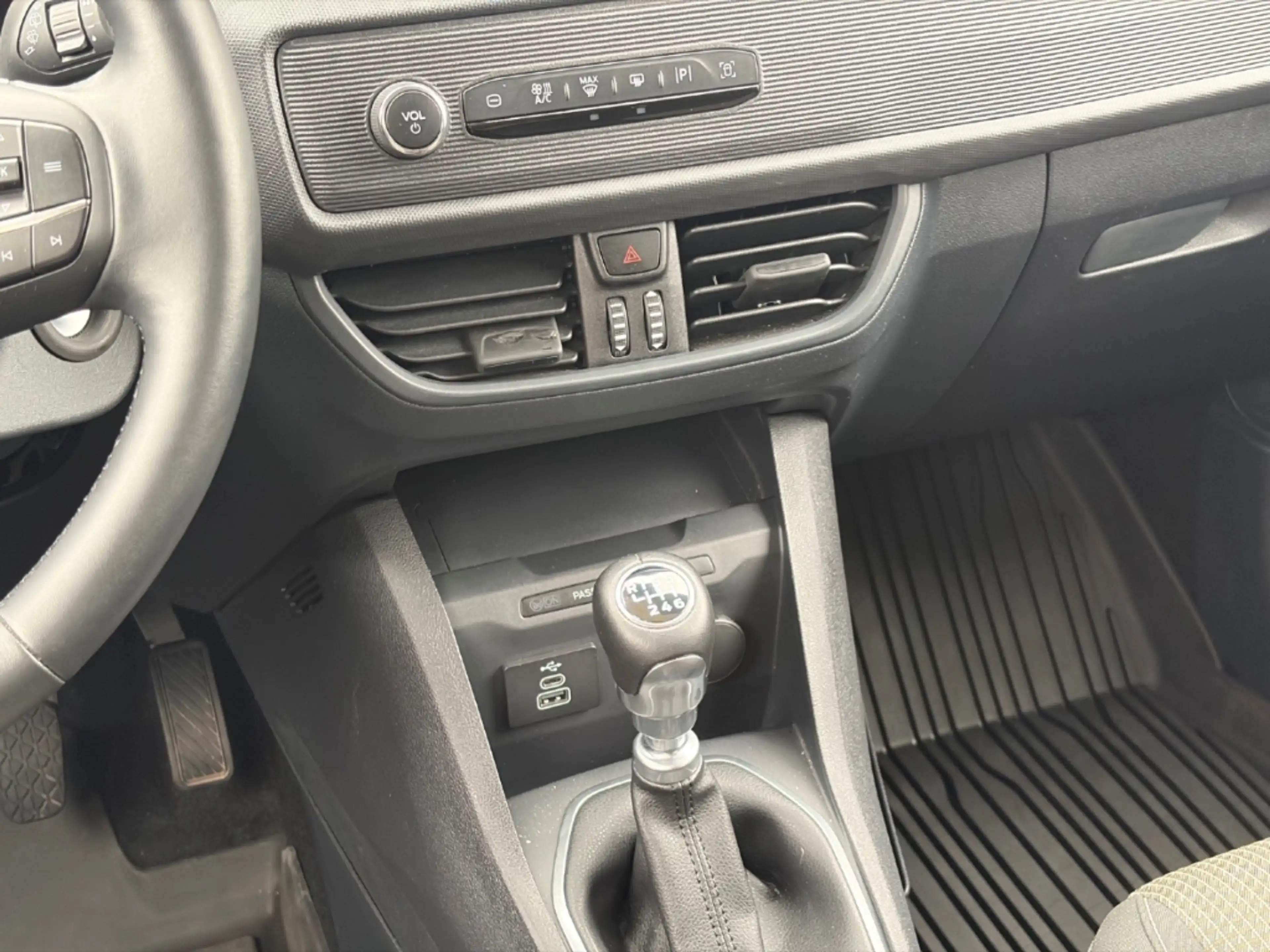 Ford Tourneo Courier 1.0 EcoBoost Trend AHK — photo 14