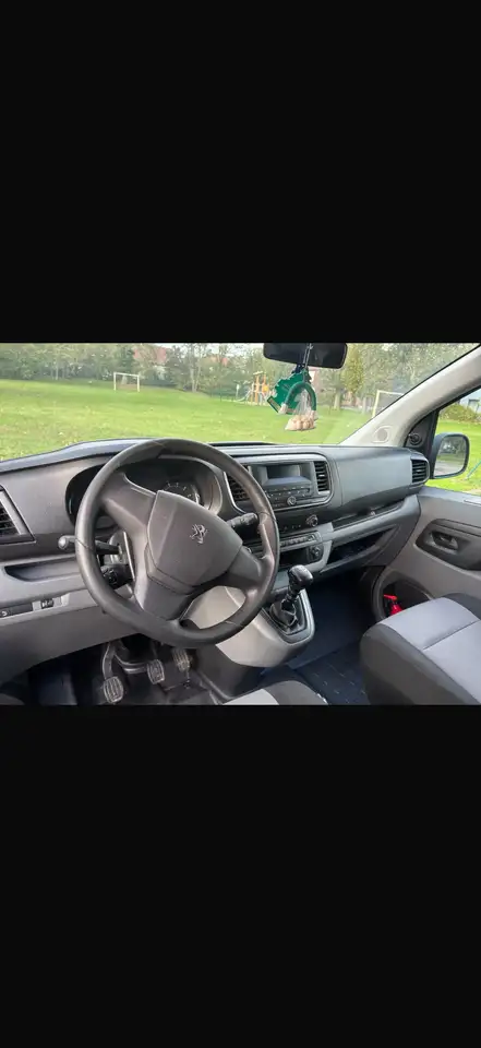 Peugeot Traveller