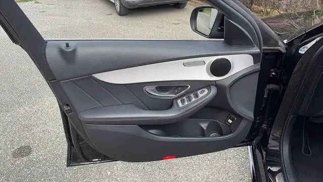 Mercedes-Benz C-Class view 7