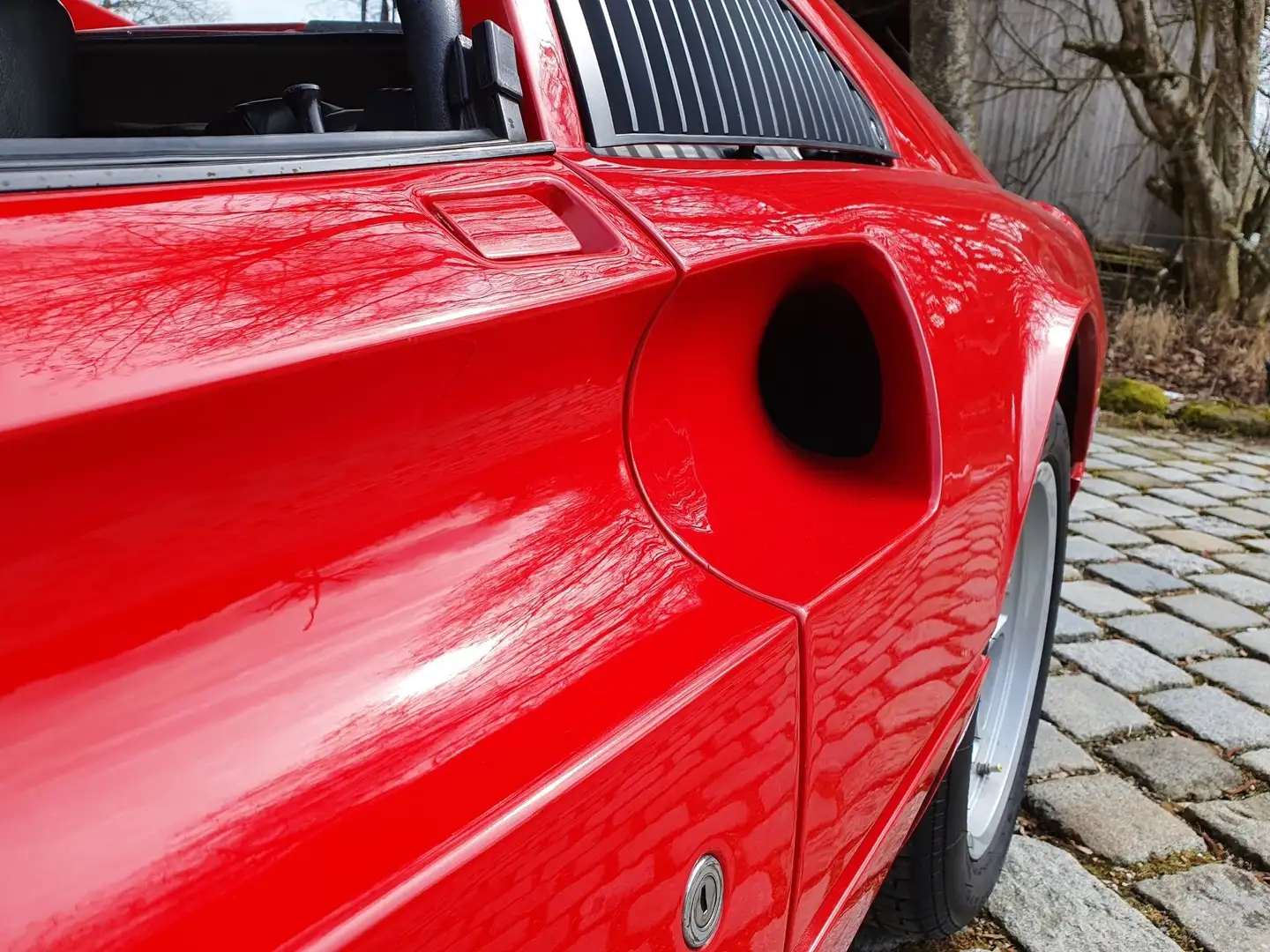 Ferrari 208 GTS Turbo, Classiche Certified Rouge - 2