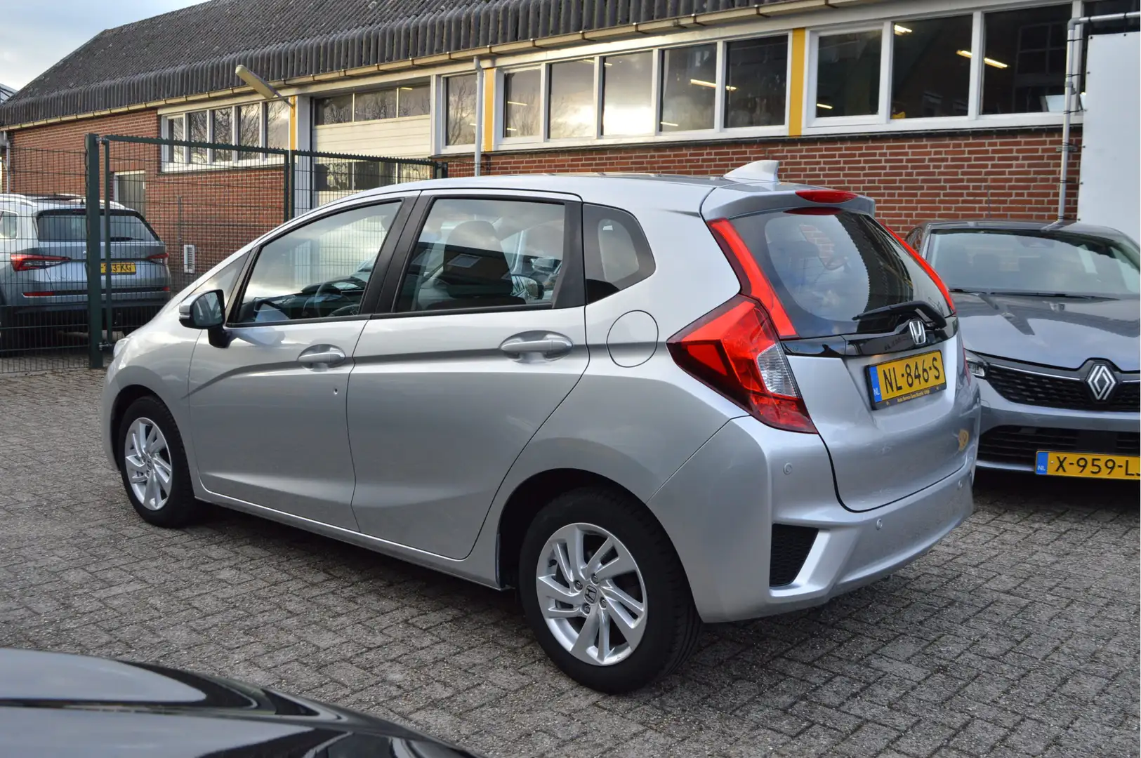 Honda Jazz 1.3 i-VTEC Comf. 1e eigenaar Nap 26000KM!! / Autom Gris - 2