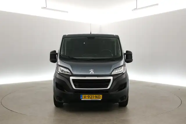 Peugeot Boxer view 9