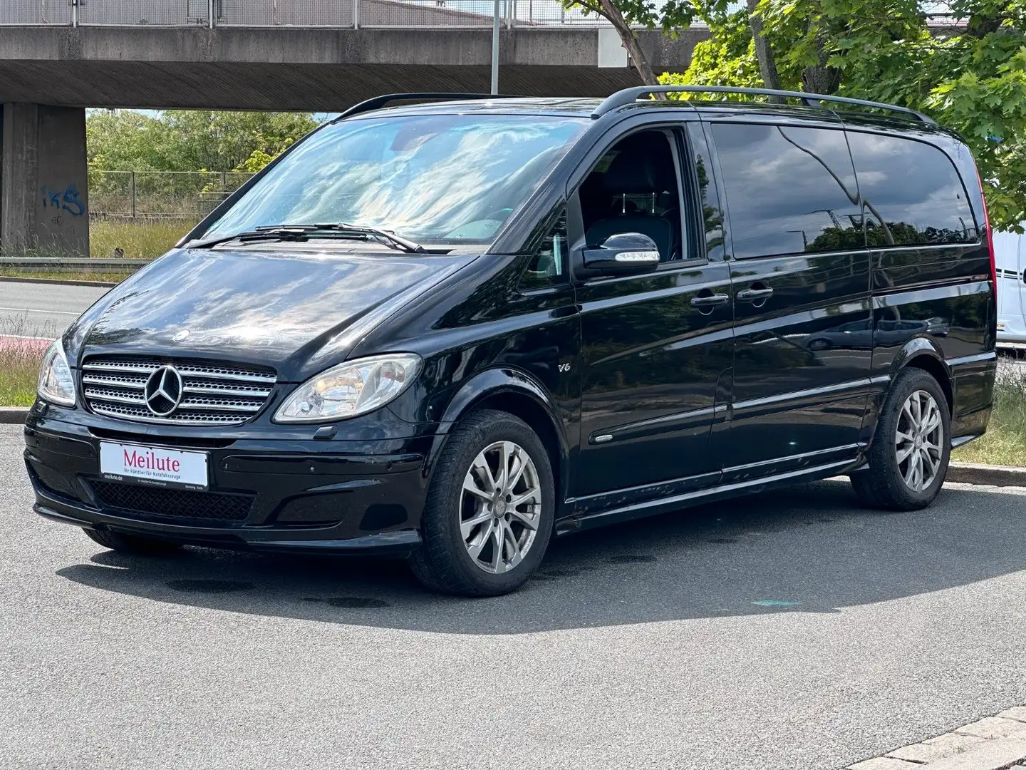 Mercedes-Benz Viano 3.0 V6 X-CLUSIVE lang*2,5t AHK*PDC*8-fach Černá - 2