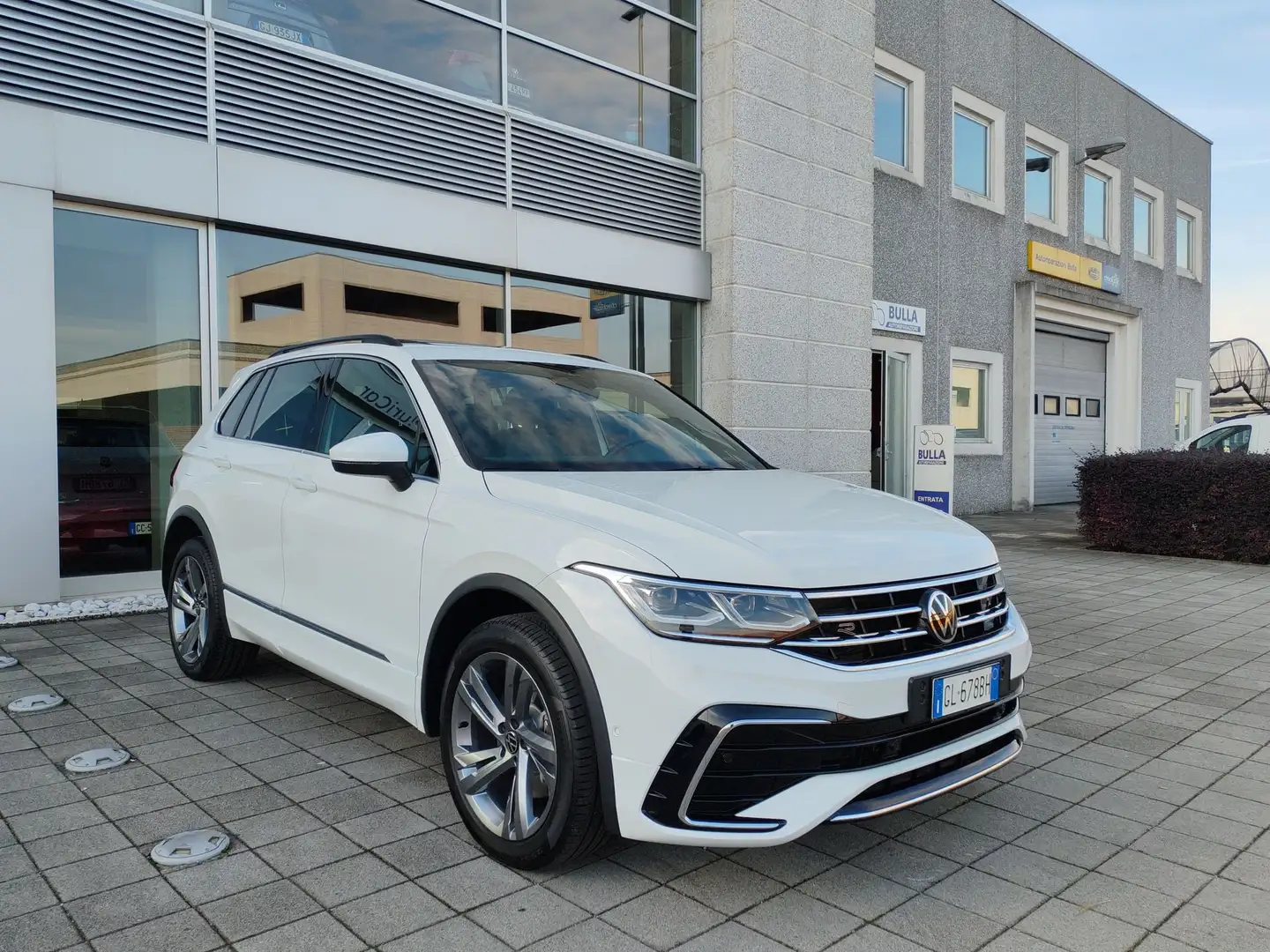 Volkswagen Tiguan 1.4 TSI eHYBRID 245cv DSG R-Line Tetto Fari LED Wit - 2