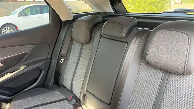 Peugeot 3008 view 9