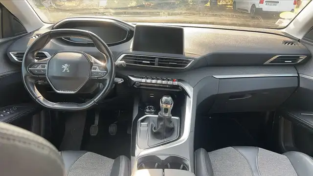 Peugeot 3008 view 11