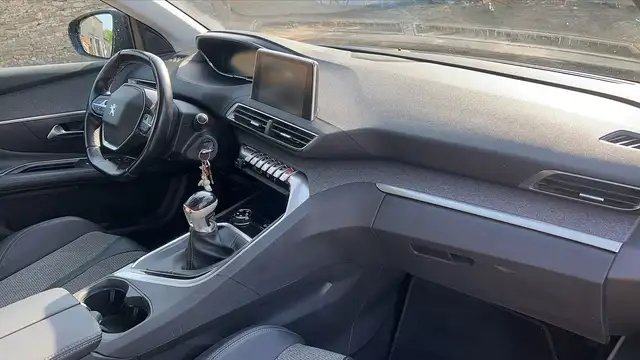 Peugeot 3008 view 10