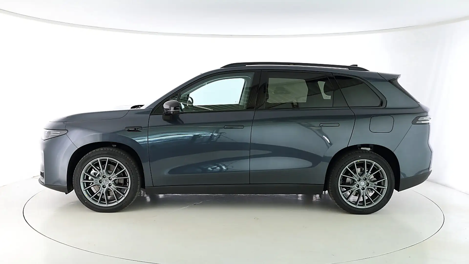 Leapmotor C10 Elektro AWD 81,9kWh Design ProMax Grau - 2