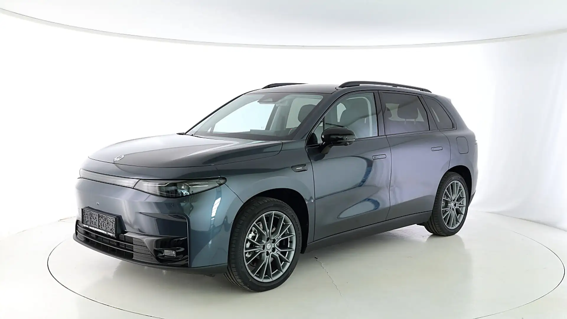 Leapmotor C10 Elektro AWD 81,9kWh Design ProMax Grau - 1