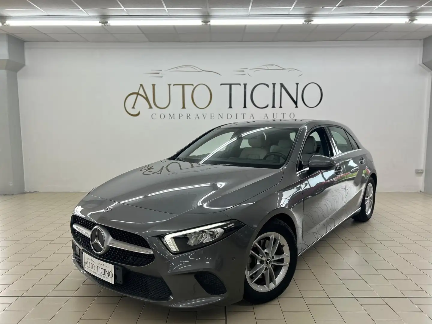 Mercedes-Benz A 180 A 180 d Automatic sport Gris - 1