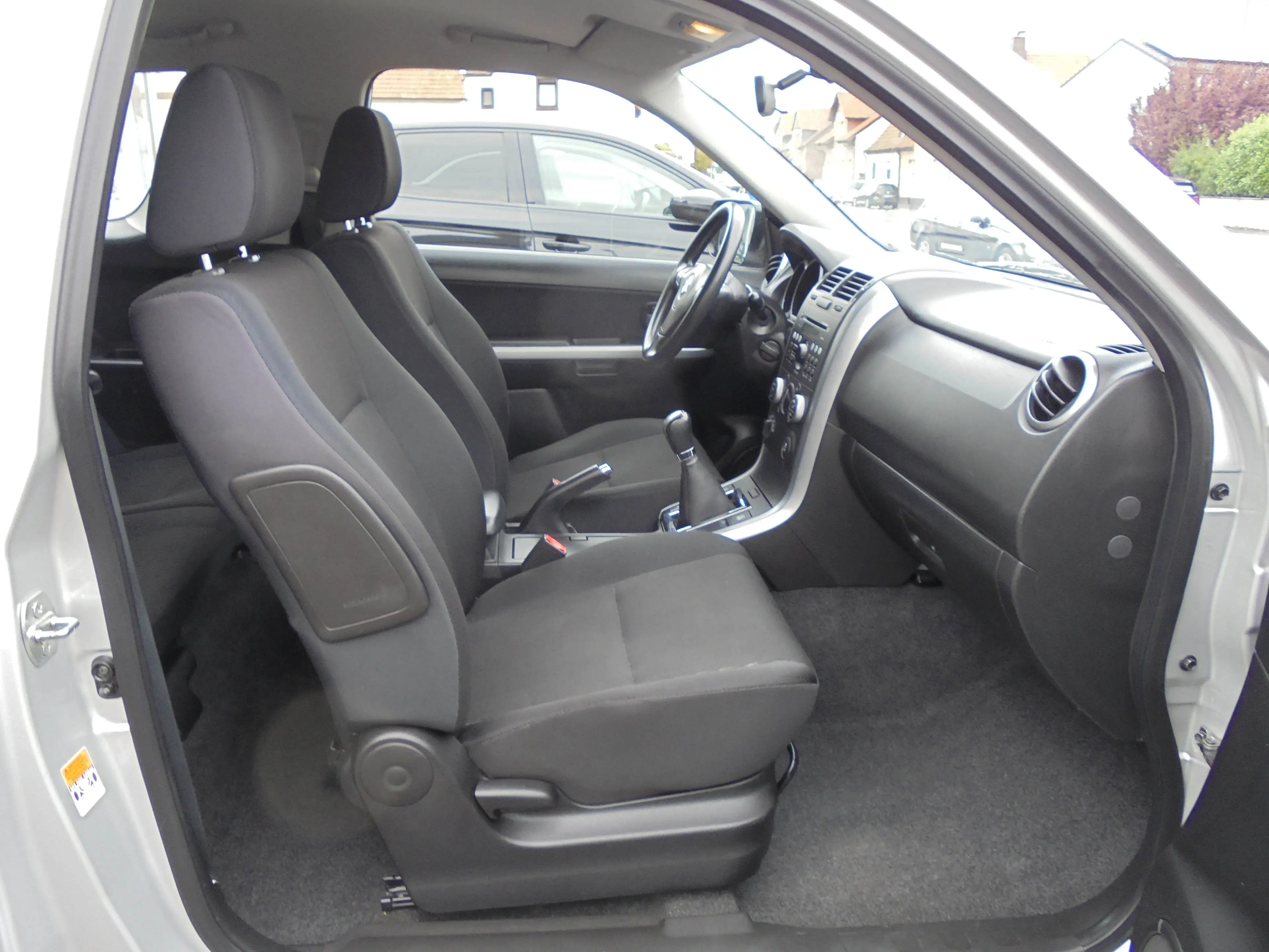 Suzuki Grand Vitara 1.9 DDIS 3 Türer - 1. Hand - Allrad - Klima - Zahnriemen neu - Top Zustand — photo 13