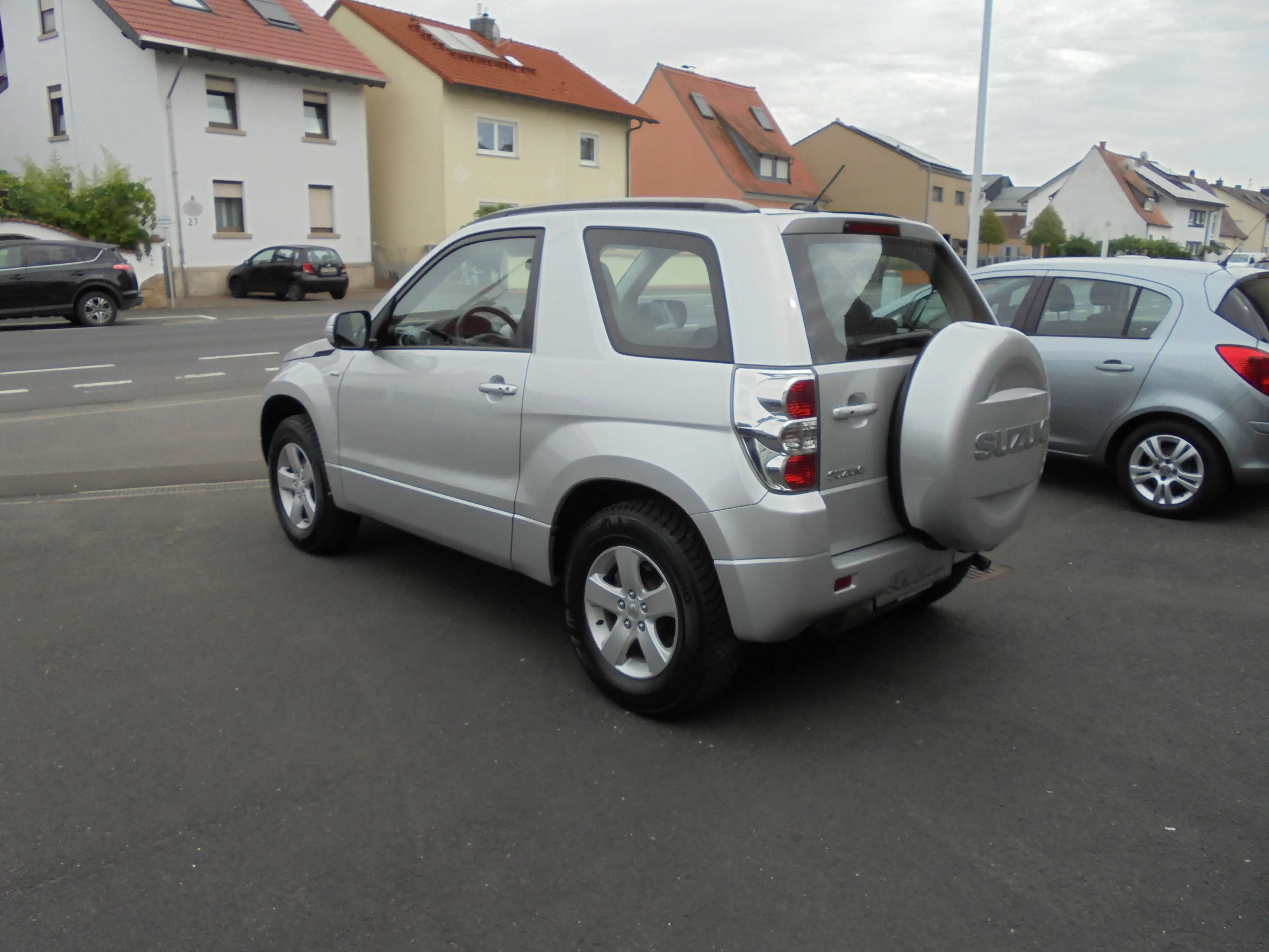 Suzuki Grand Vitara 1.9 DDIS 3 Türer - 1. Hand - Allrad - Klima - Zahnriemen neu - Top Zustand — photo 5