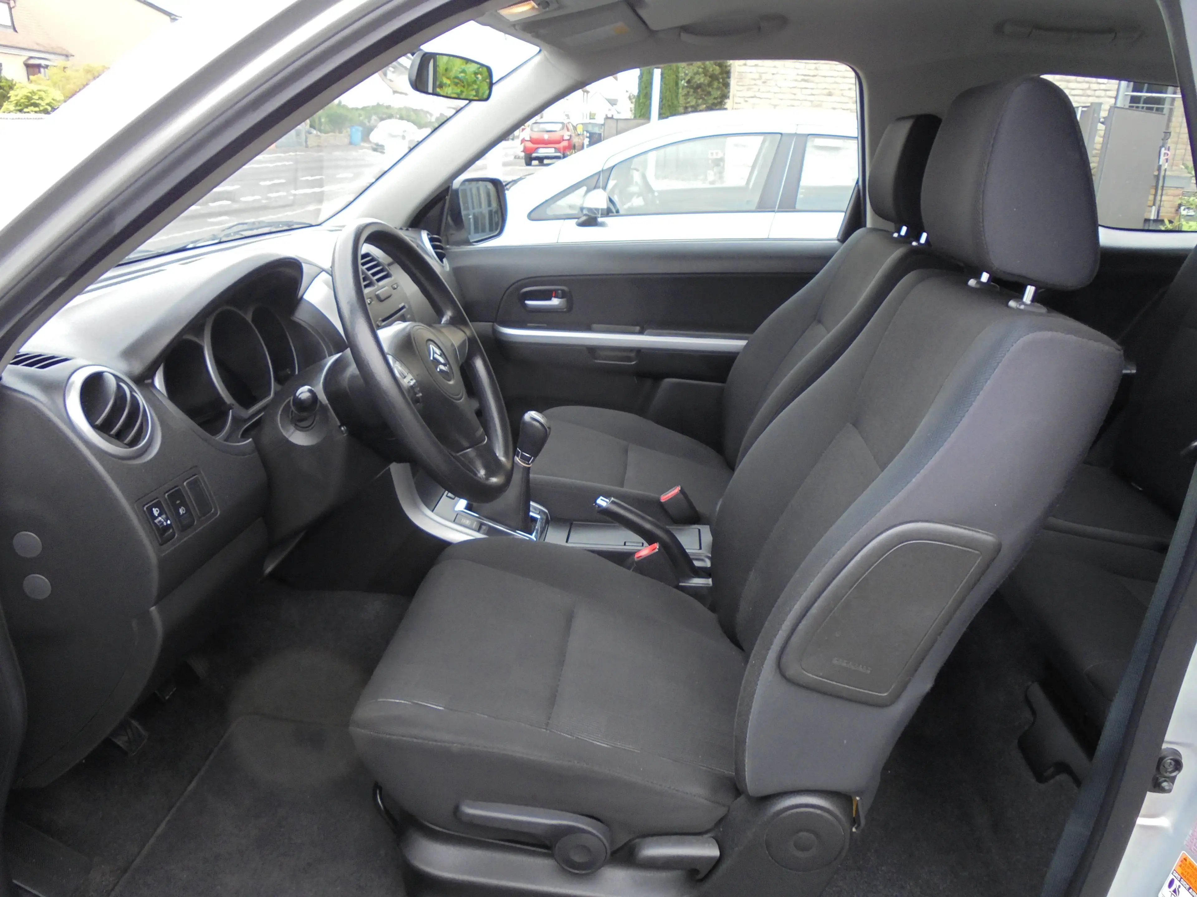 Suzuki Grand Vitara 1.9 DDIS 3 Türer - 1. Hand - Allrad - Klima - Zahnriemen neu - Top Zustand — photo 15