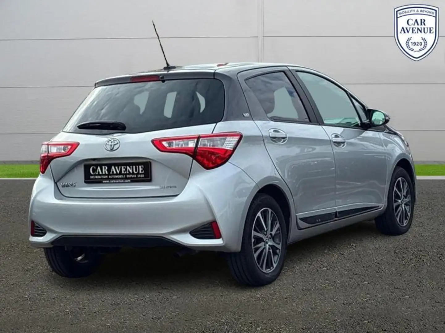 Toyota Yaris IV Gris - 2