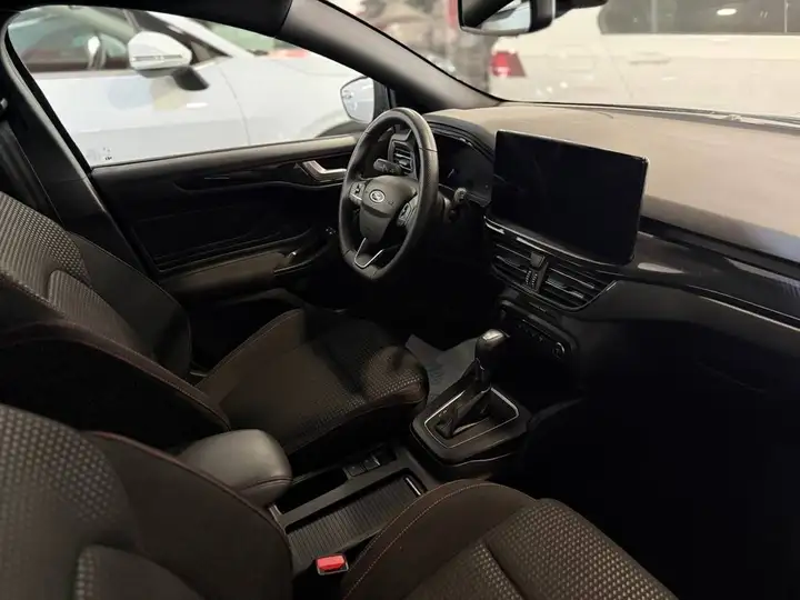 Ford Focus 2024, foto 7