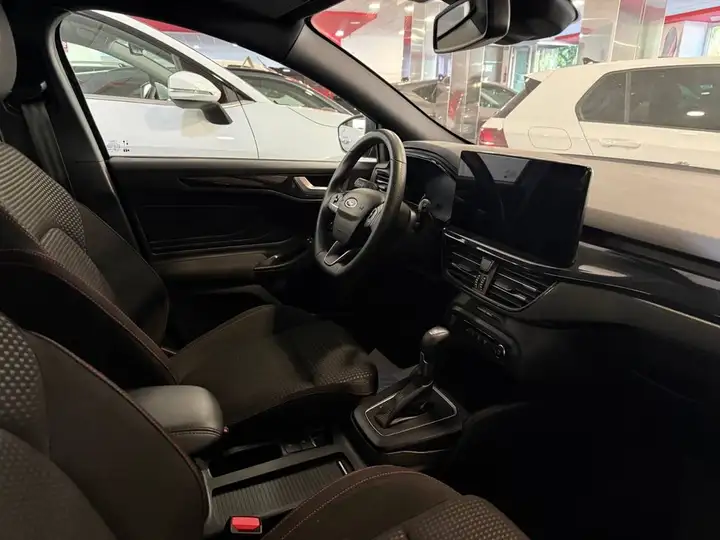 Ford Focus 2024, foto 11