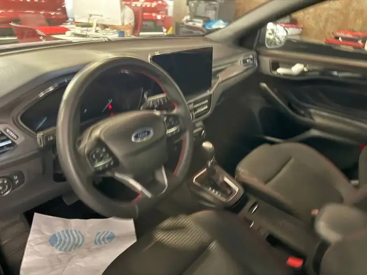 Ford Focus 2024, foto 9