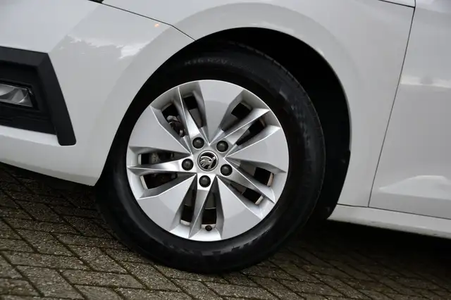 Skoda Octavia view 5
