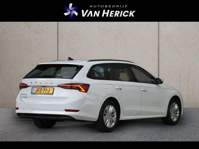 Skoda Octavia view 4