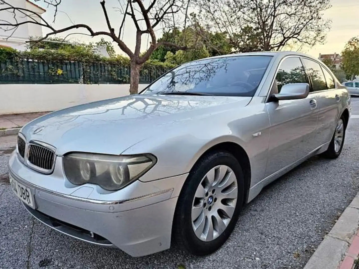 BMW 760 760i Eccelsa Gümüş rengi - 1