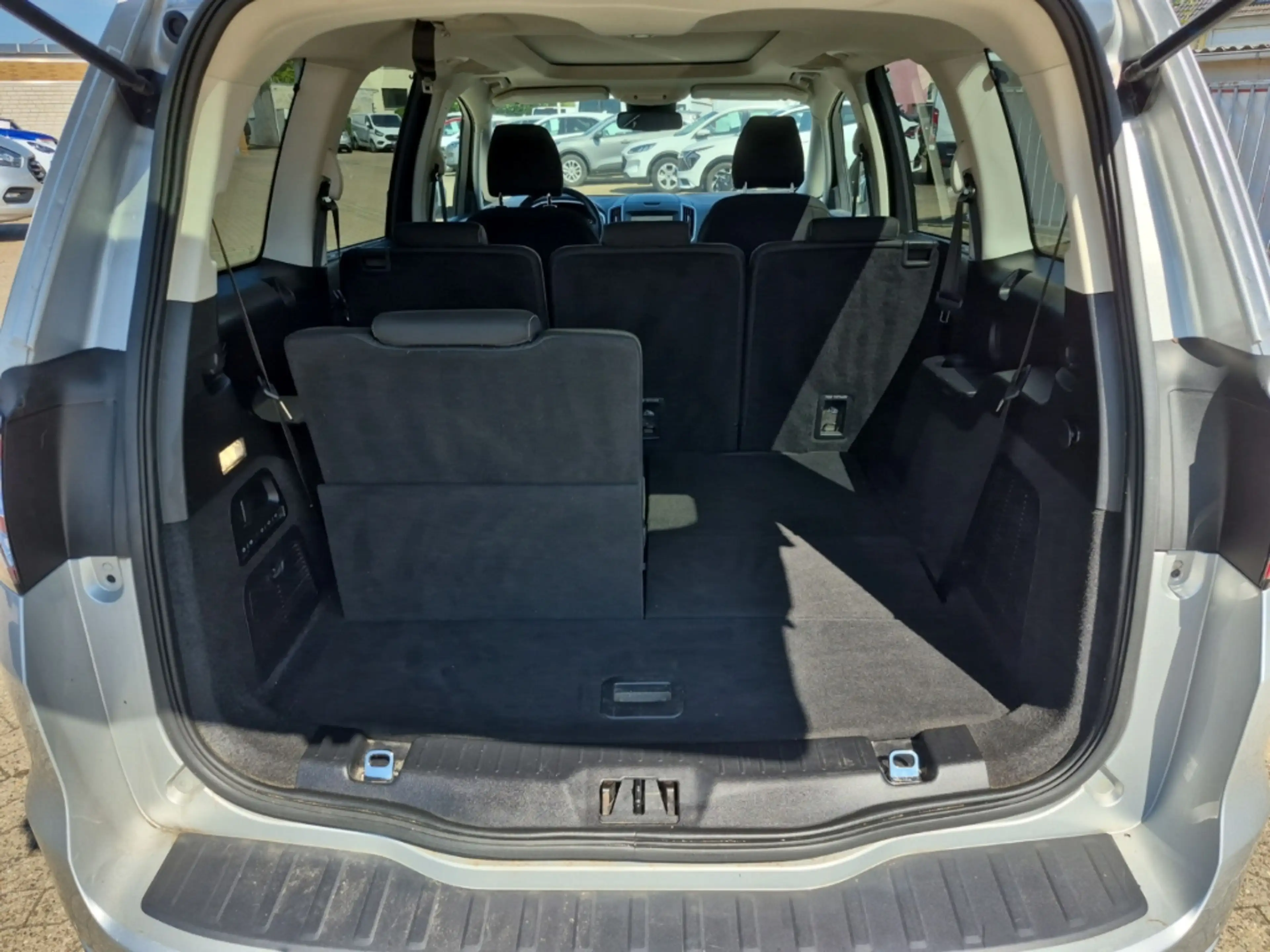Ford Galaxy Titanium 7-Sitzer,Panorama,Kamera,AHK,Navi — photo 11