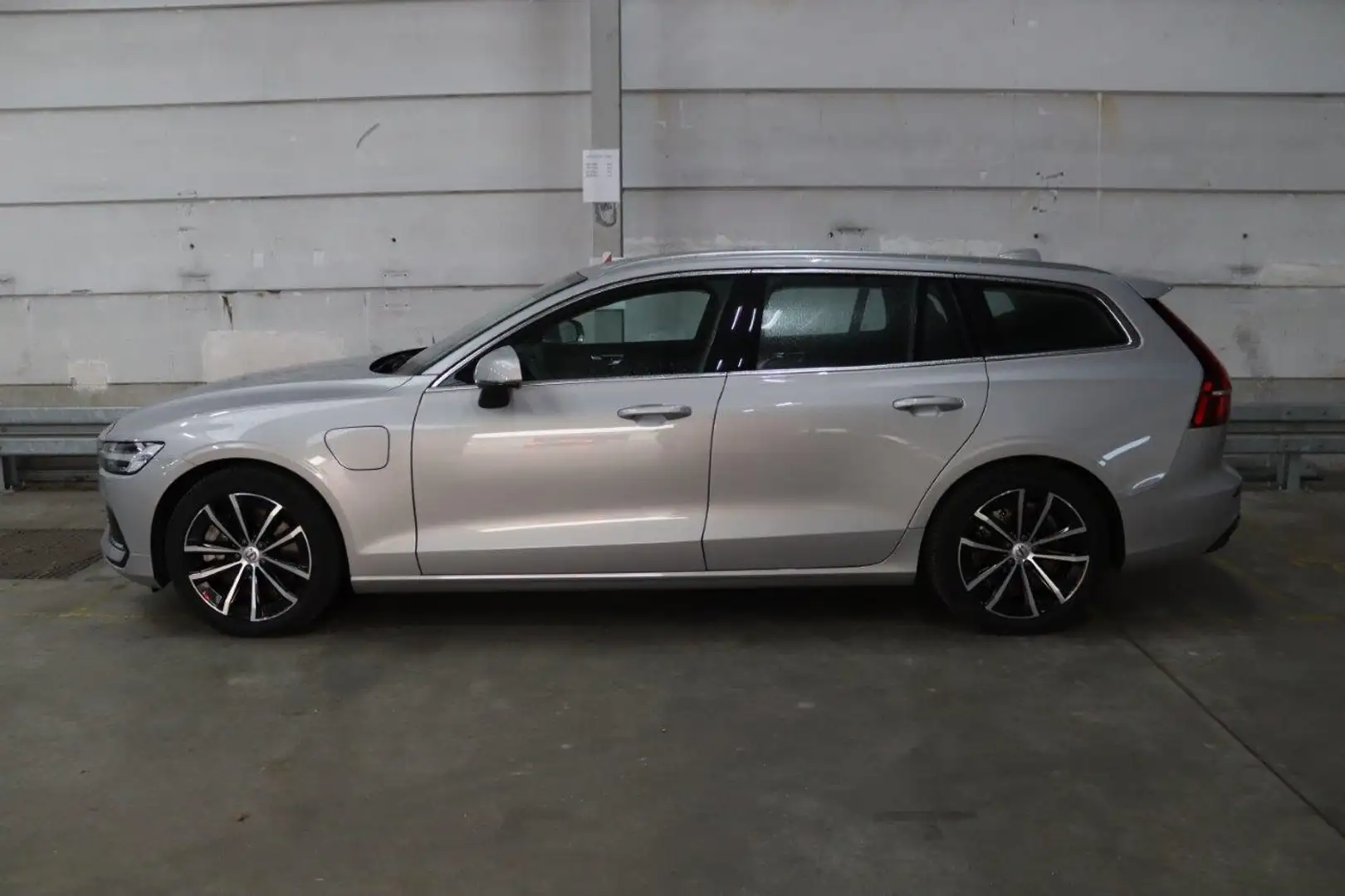 Volvo V60 T6 AWD Geartronic Plus Bright Silver - 2
