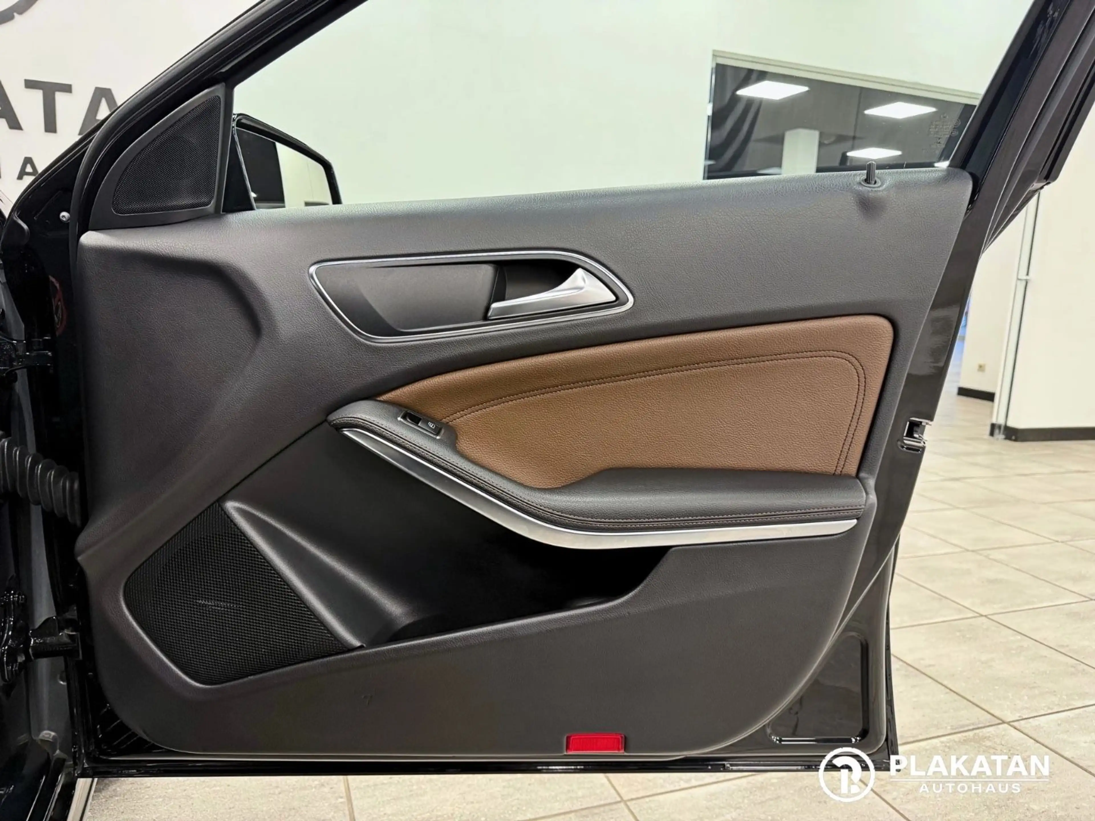 Mercedes-Benz A 200 CDI Leder SportSitz Bi-Xenon Panorama — photo 15