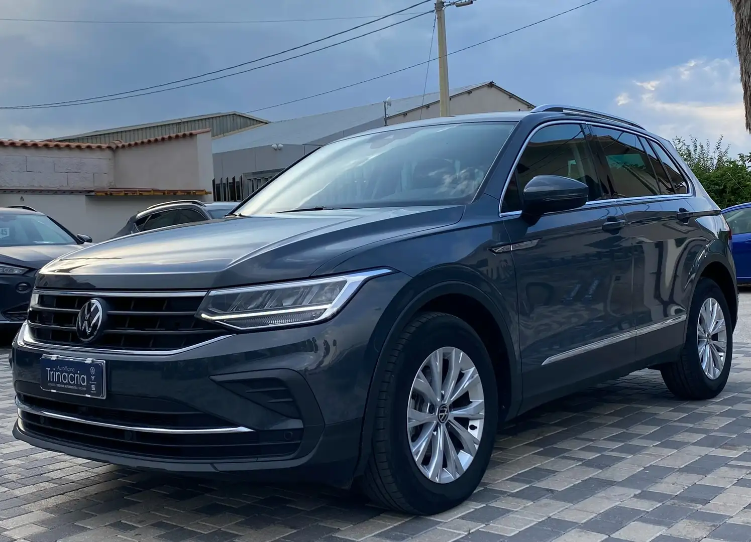 Volkswagen Tiguan Life 2.0 TDI 150CV DSG Grijs - 1