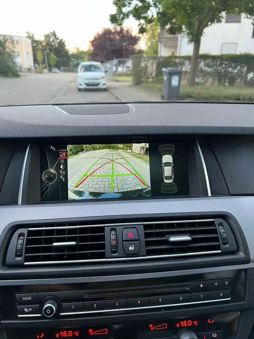 BMW 525 BMW 5er F10 525d M-Paket ab Werk Facelif Euro 6 Schwarz - 2