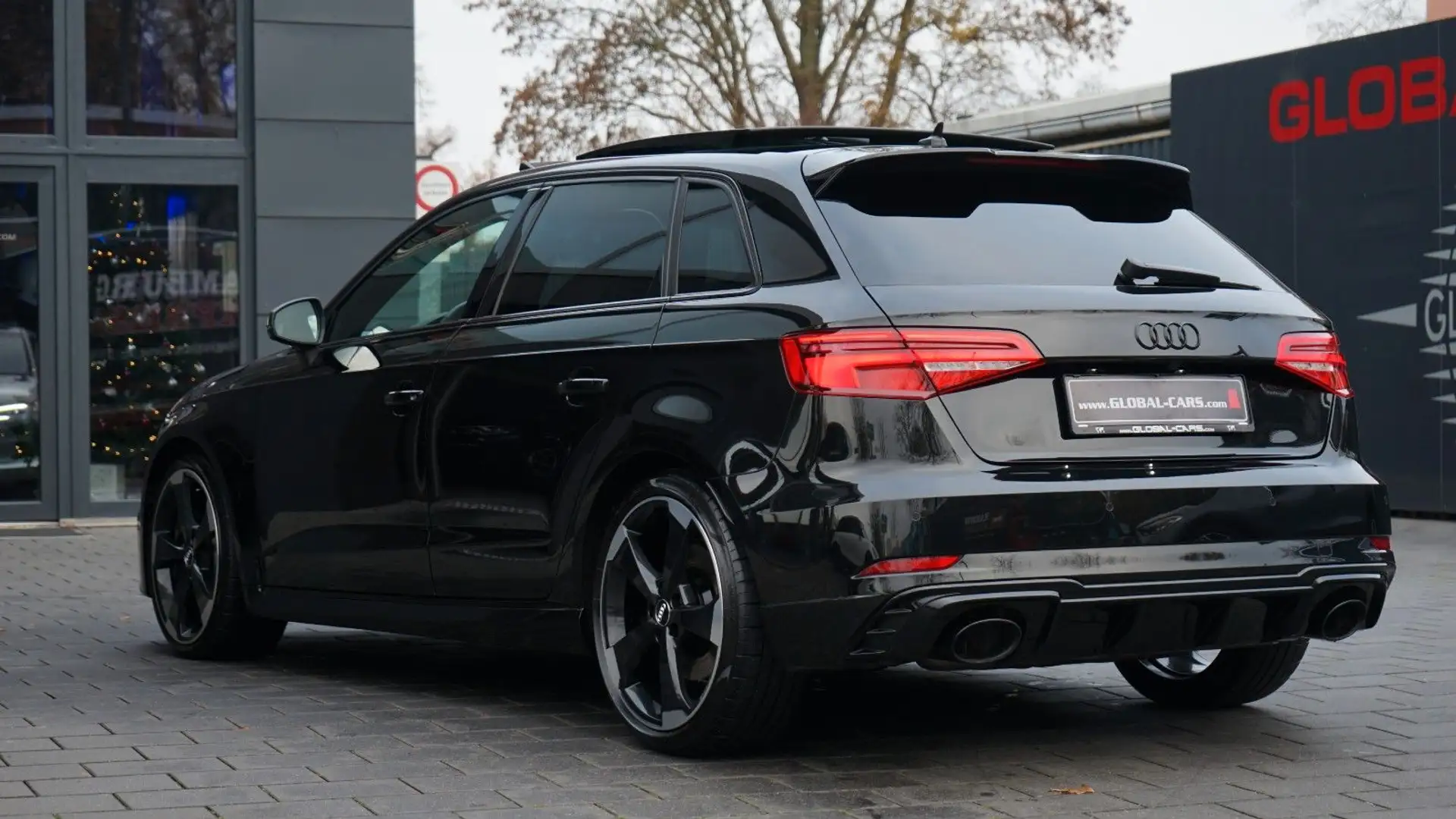 Audi RS3 2.5TFSi SB*RS DESIGN *MATRIX*B&O*CARBON*PANO Schwarz - 2