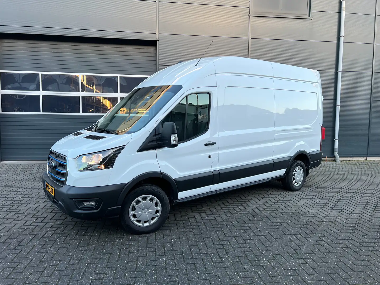 Ford E-Transit 350 L3H3 Trend 68kWh Blanc - 2