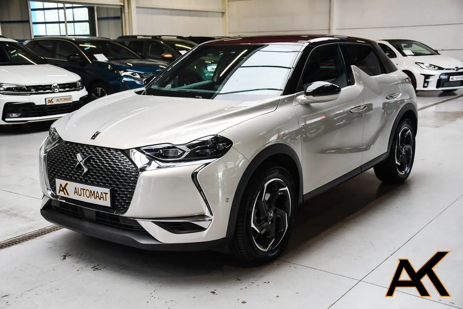 DS Automobiles DS 3 Crossback 1.2 PureTech Grand Chic Automaat - LEDER NAVI / CC Gris - 1