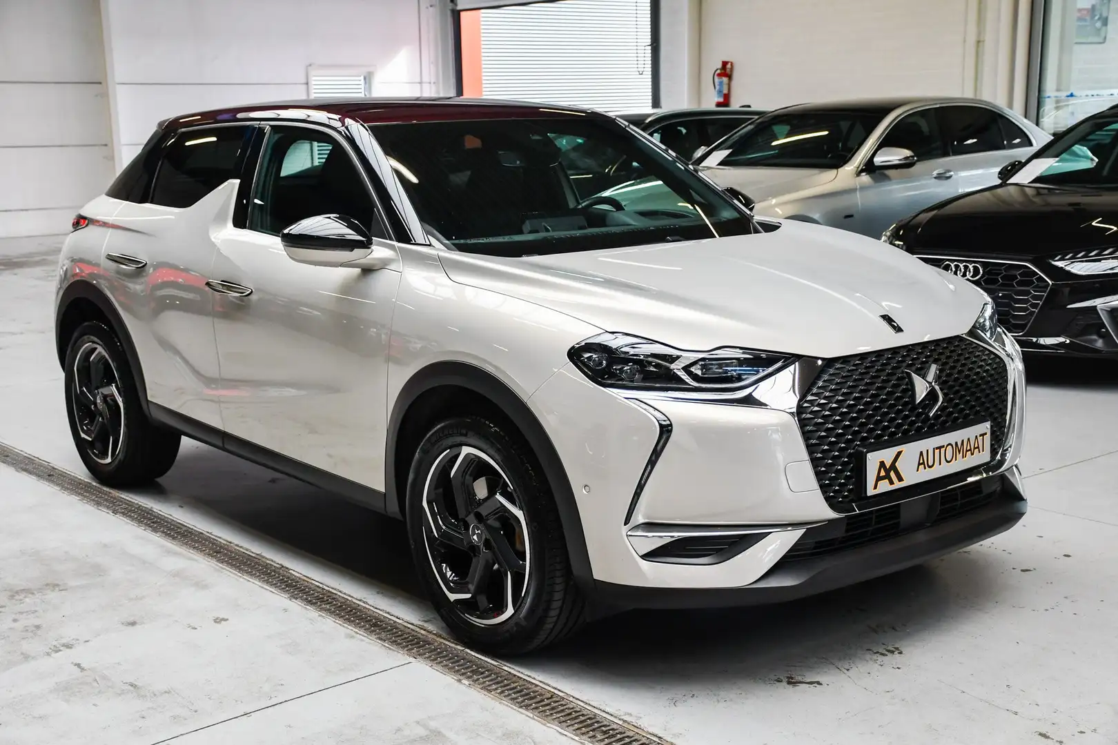 DS Automobiles DS 3 Crossback 1.2 PureTech Grand Chic Automaat - LEDER NAVI / CC Gris - 2