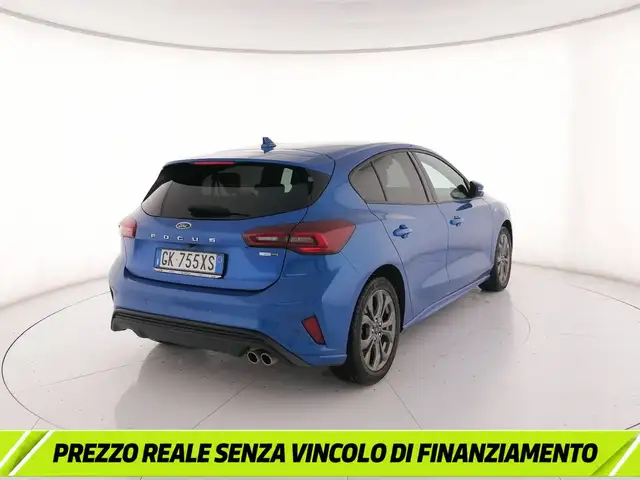 Ford Focus view 2
