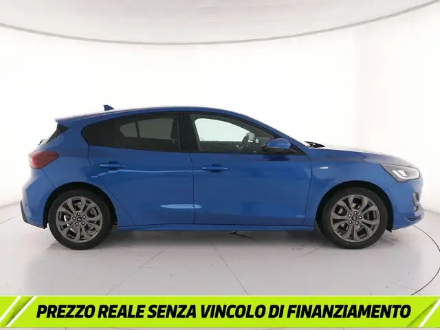 Ford Focus view 3
