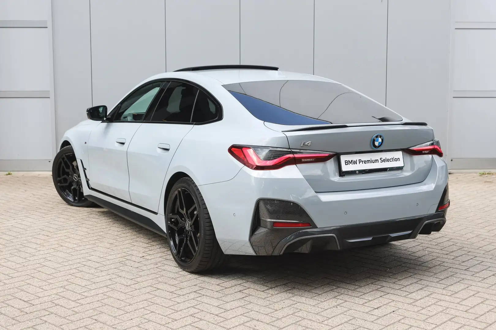 BMW i4 eDrive40 High Executive M Sport / Trekhaak / Laser Grijs - 2