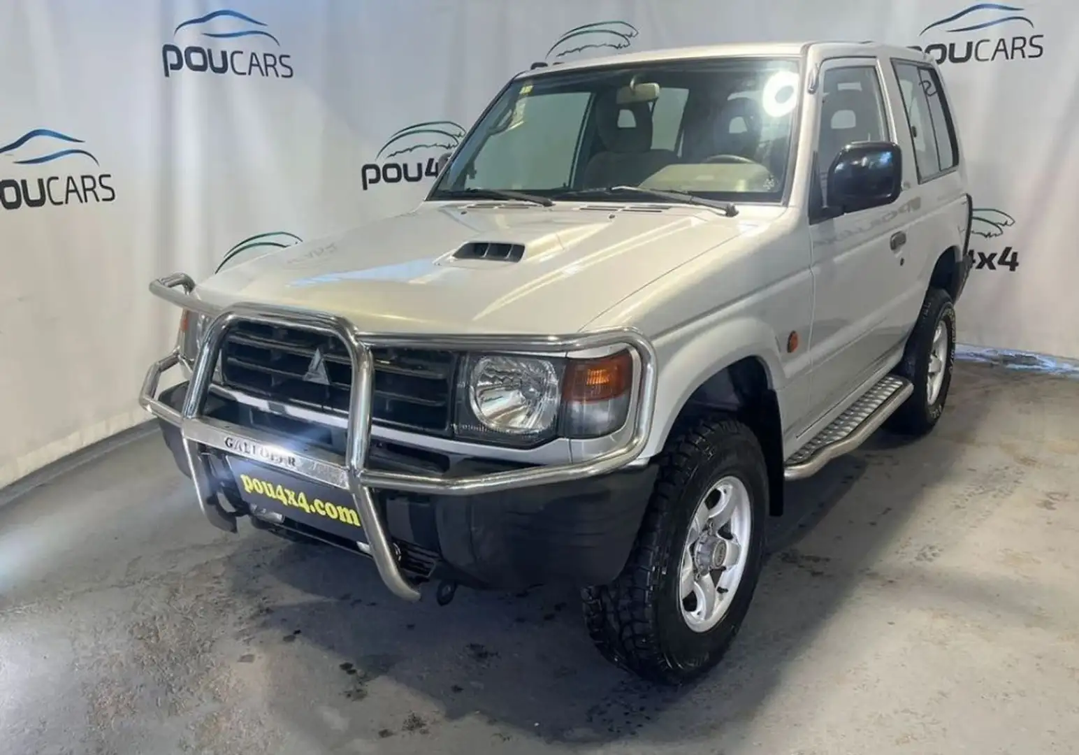 Mitsubishi Montero Corto 2.5 Tdi GLX Lujo Gris - 2