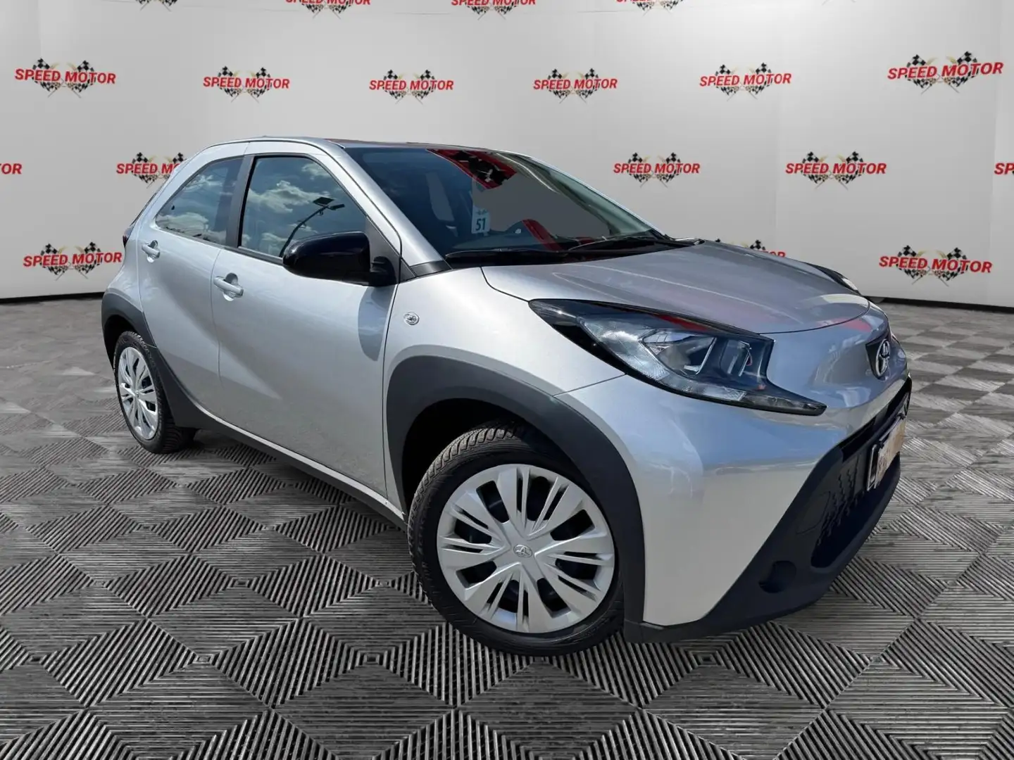 Toyota Aygo X Aygo X 1.0 VVT-i 72 CV Active , AUTOMATICA, RETRO Argent - 1