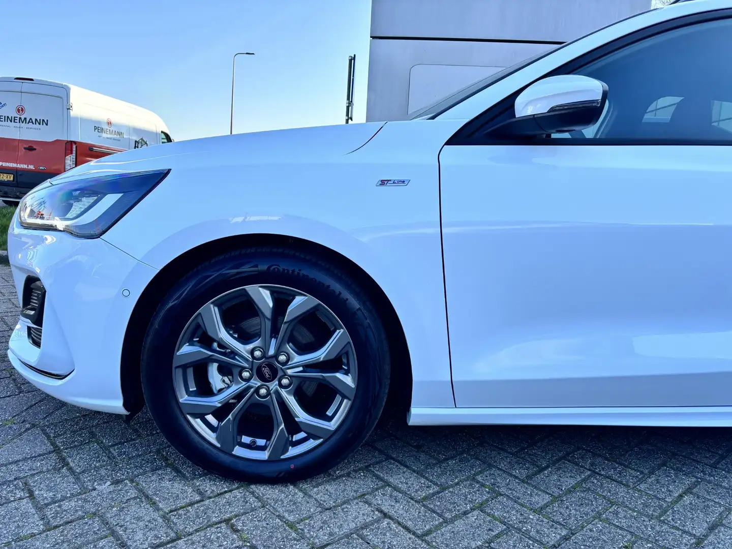 Ford Focus Wagon ST-Line 1.0 EOCboost Hybrid 155pk PowerShift Weiß - 2