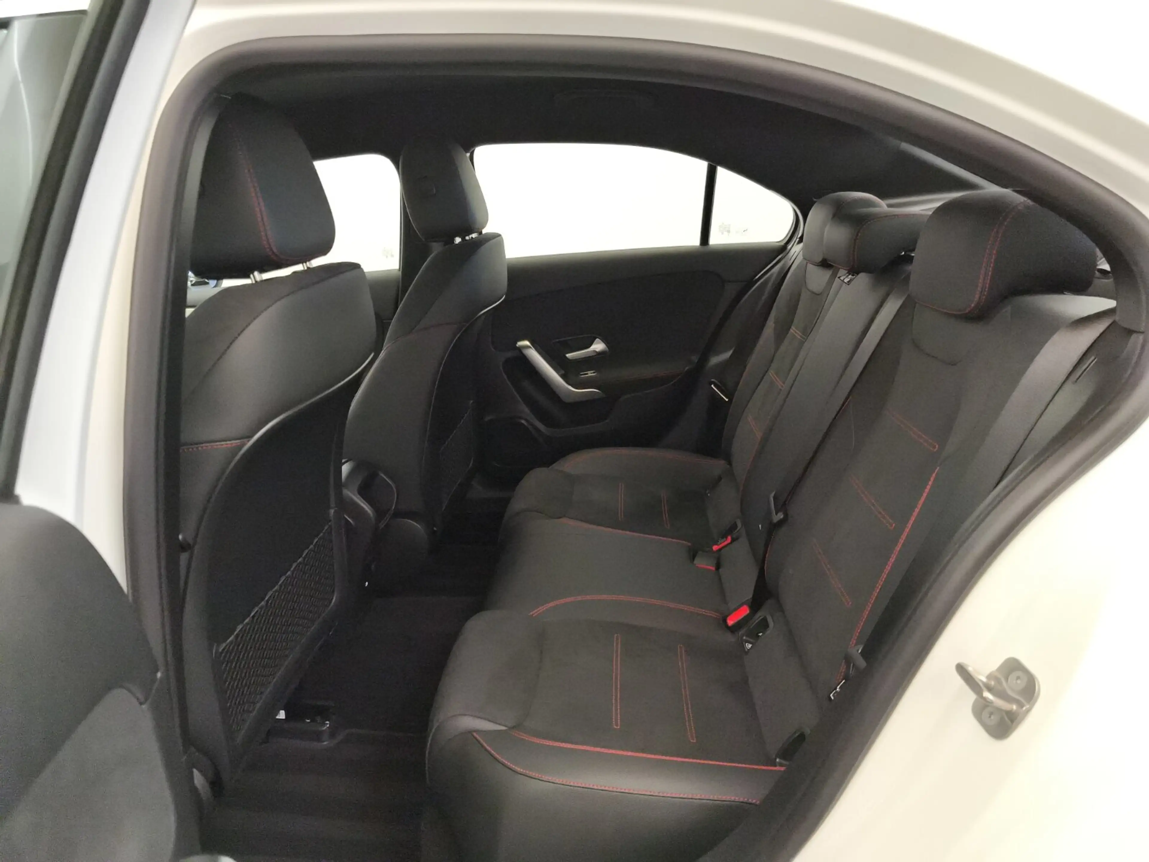 Mercedes-Benz A 180 A 180 Limousine AMG Advanced RüCam LED Winterpak — photo 12