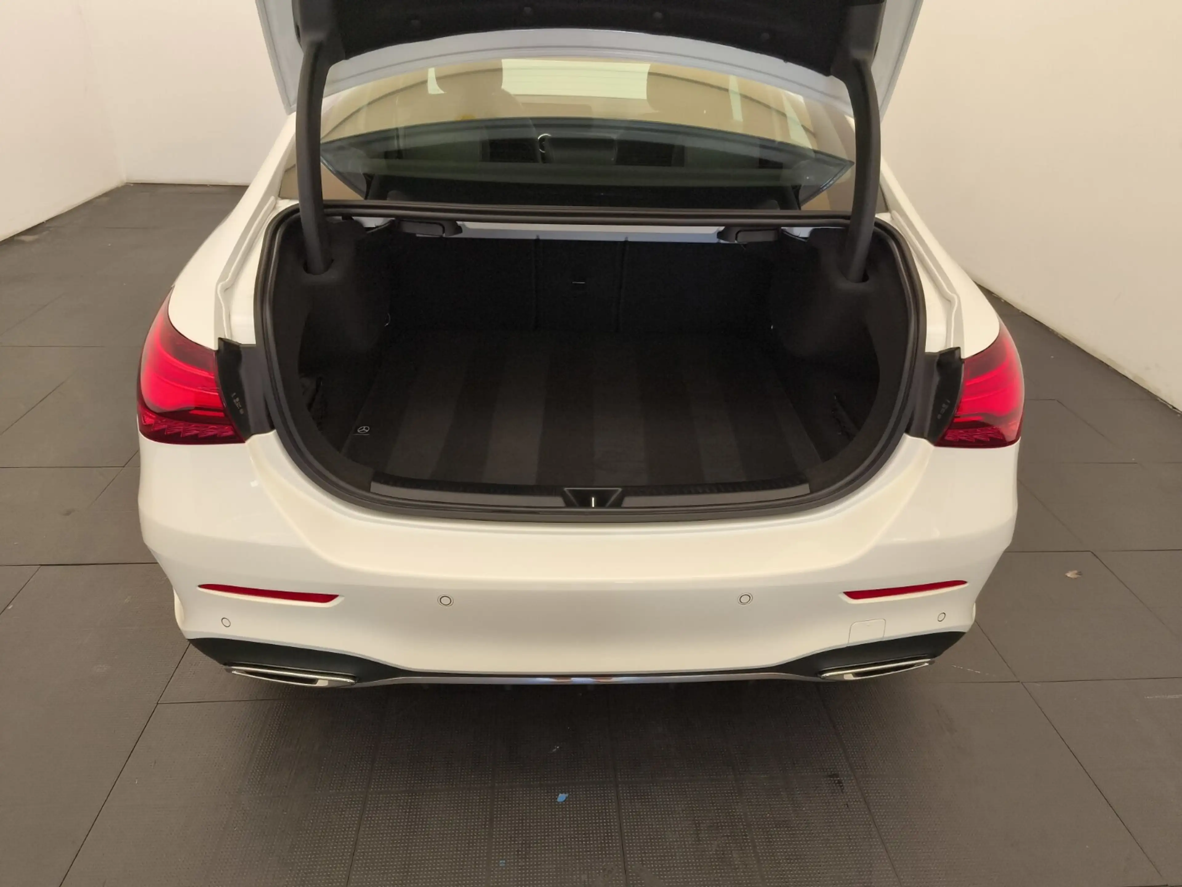 Mercedes-Benz A 180 A 180 Limousine AMG Advanced RüCam LED Winterpak — photo 10