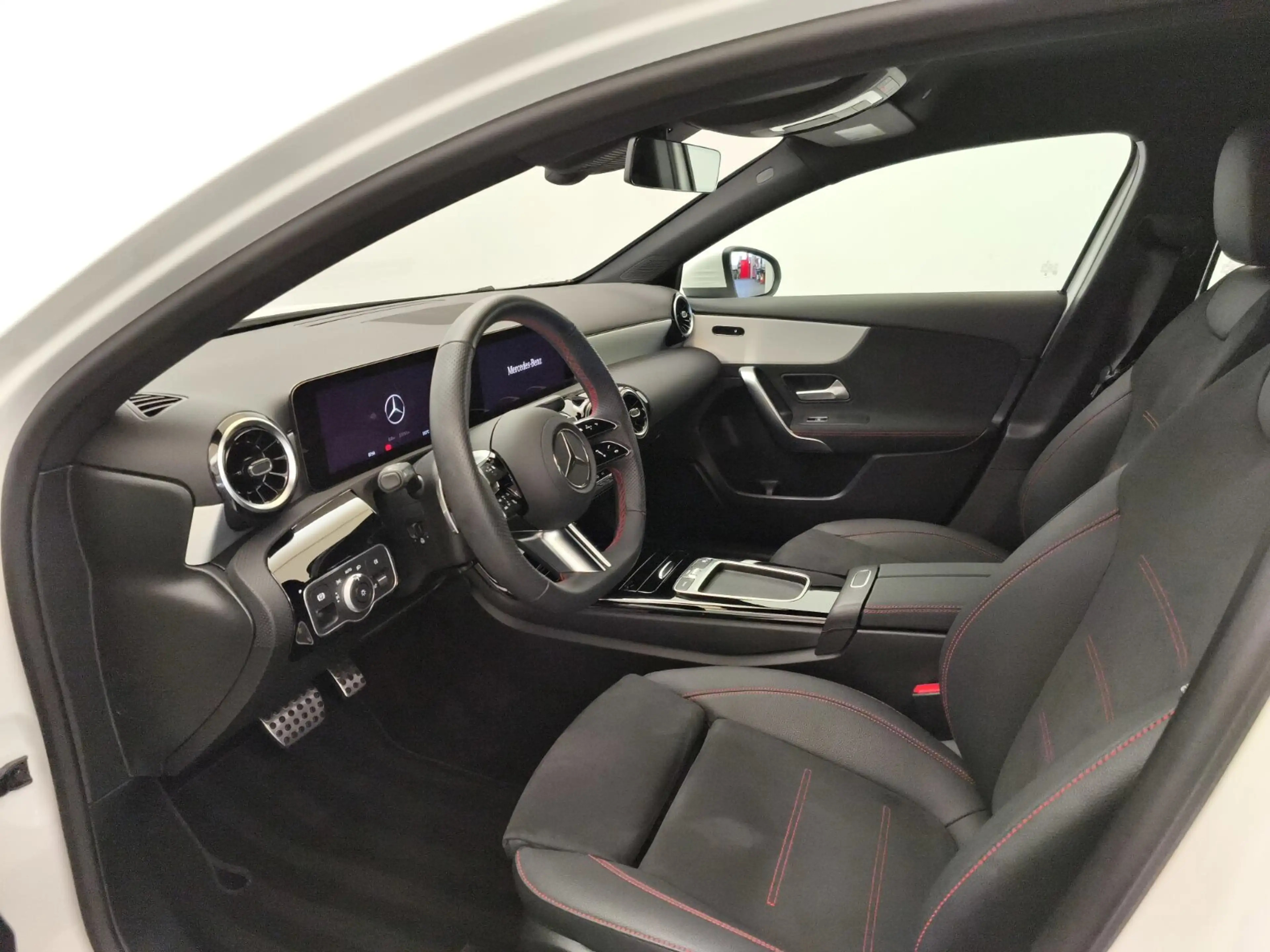 Mercedes-Benz A 180 A 180 Limousine AMG Advanced RüCam LED Winterpak — photo 11