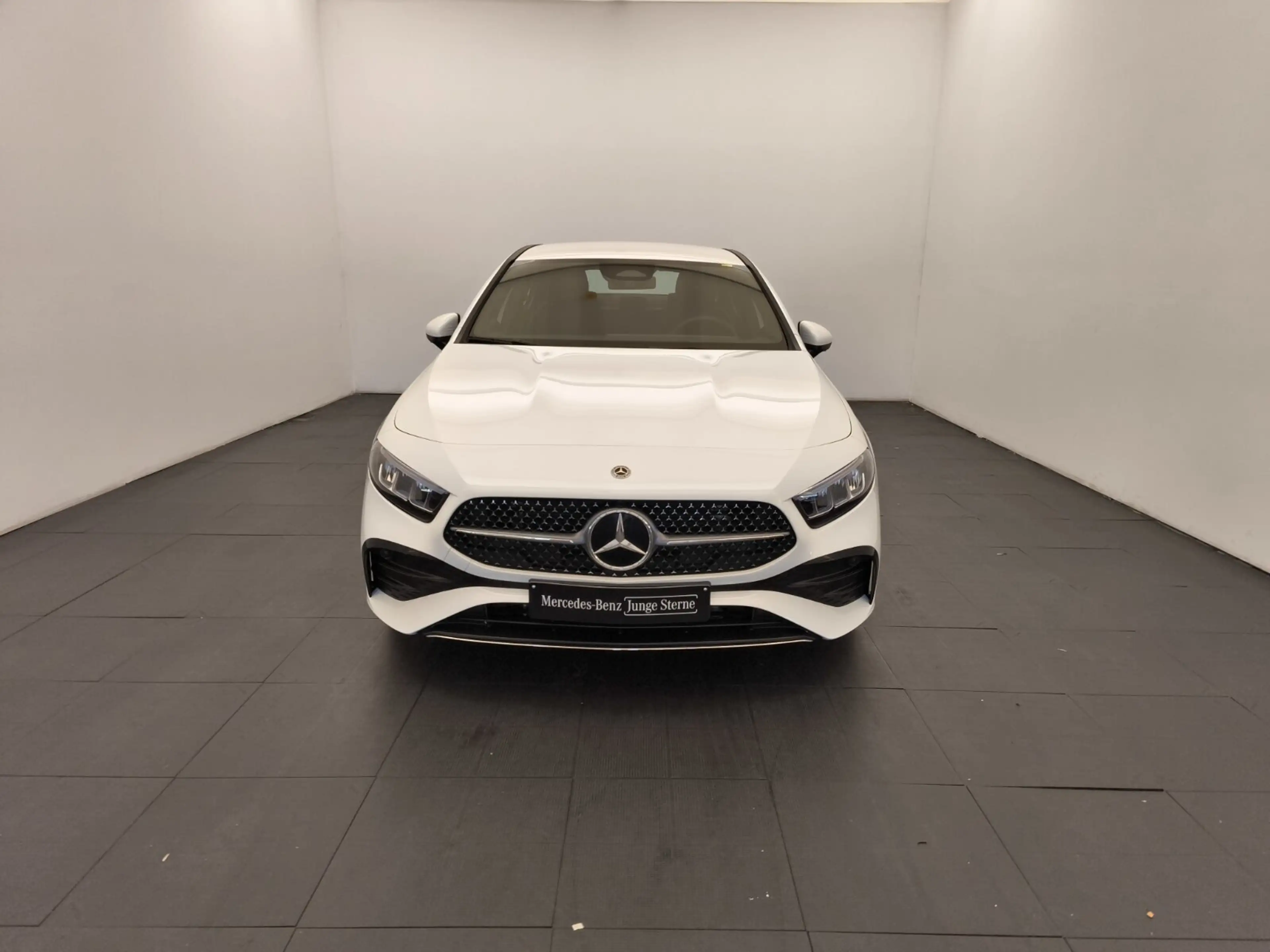 Mercedes-Benz A 180 A 180 Limousine AMG Advanced RüCam LED Winterpak — photo 2