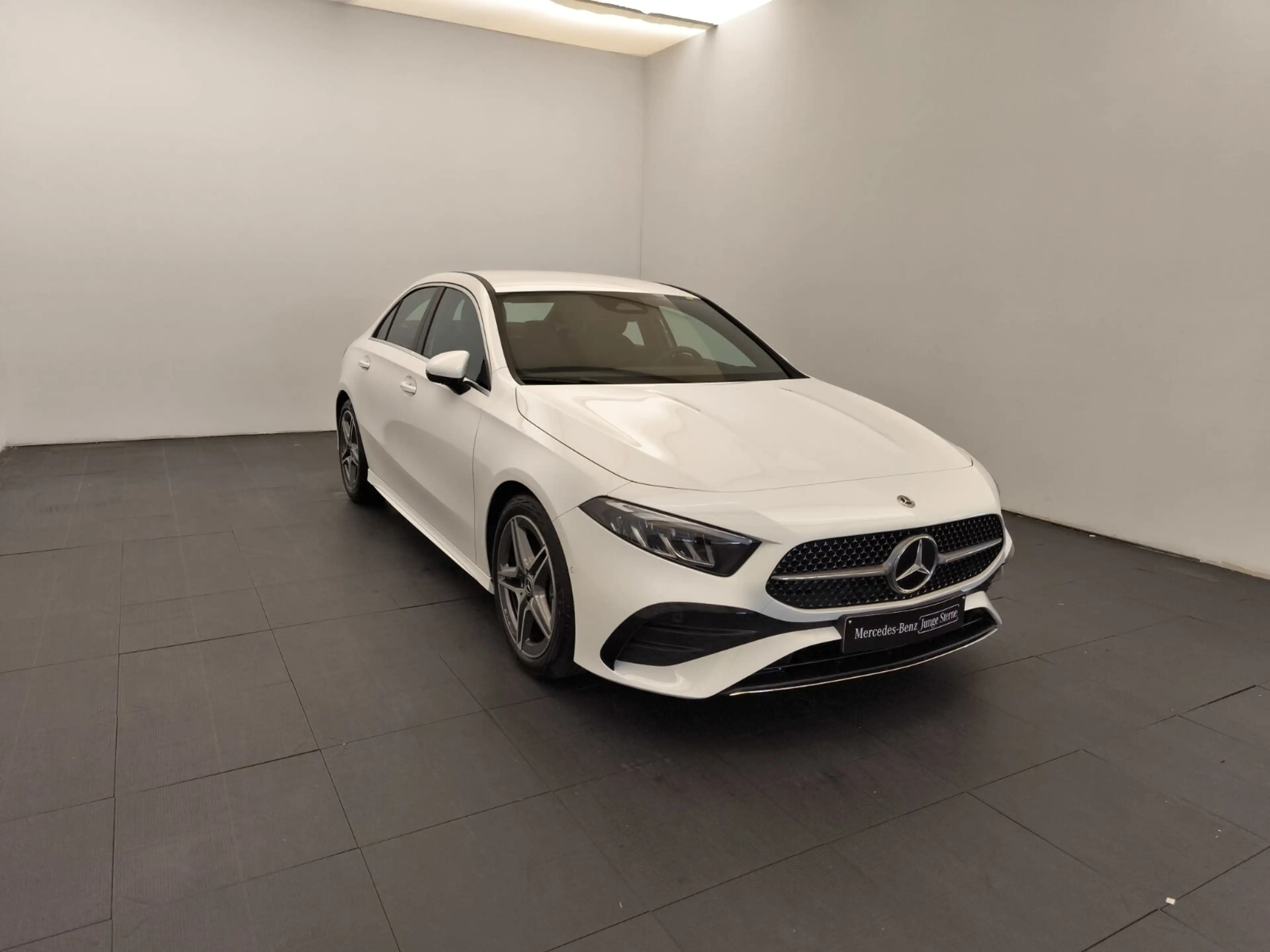 Mercedes-Benz A 180 A 180 Limousine AMG Advanced RüCam LED Winterpak — photo 3