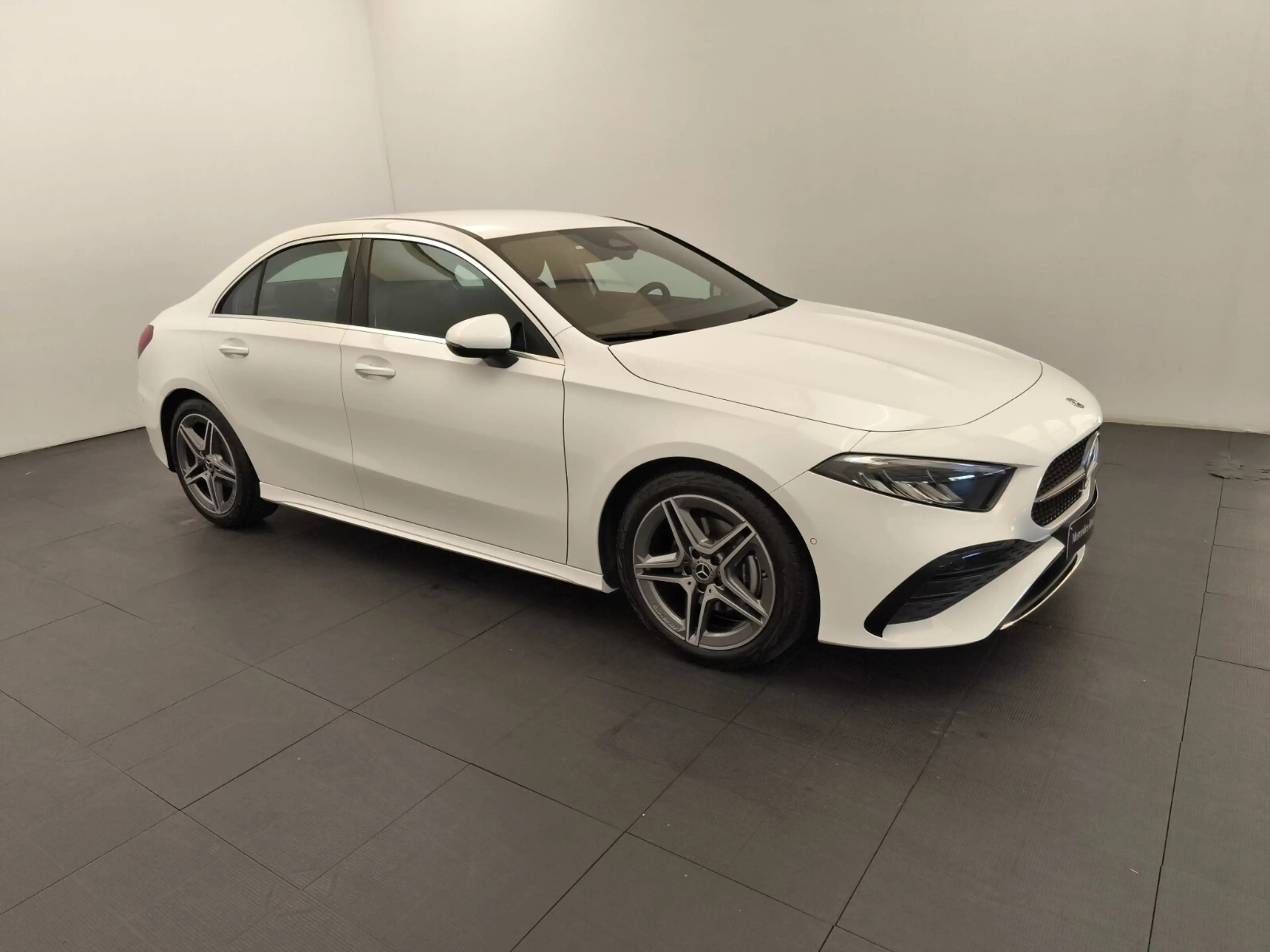 Mercedes-Benz A 180 A 180 Limousine AMG Advanced RüCam LED Winterpak — photo 4