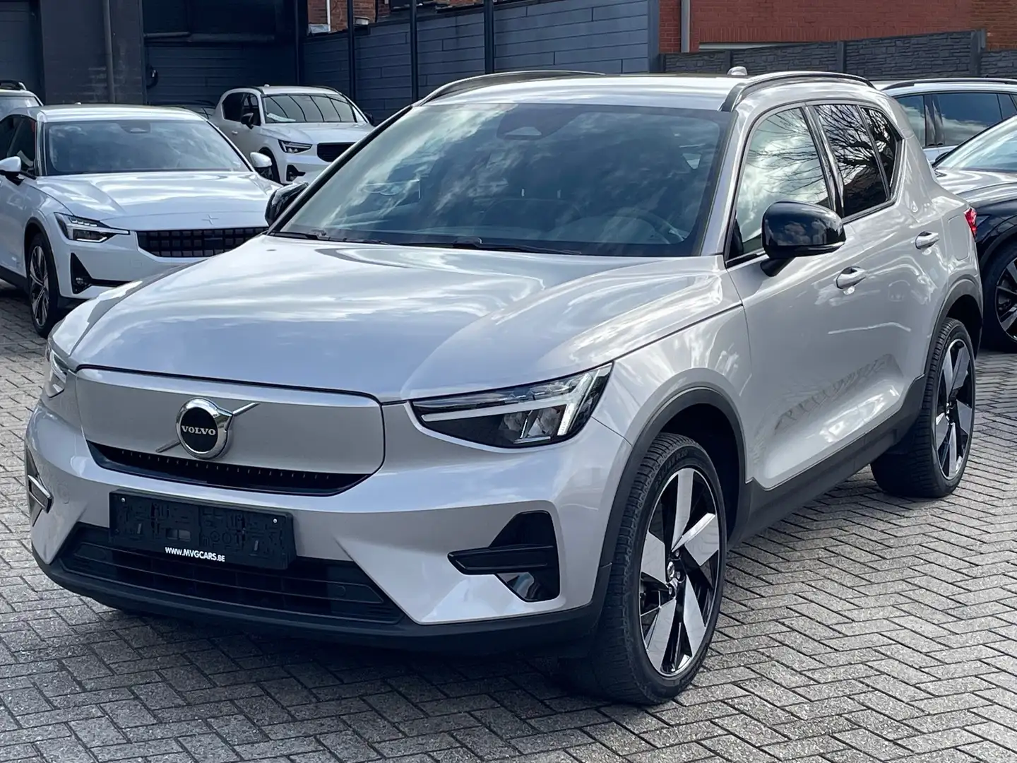 Volvo XC40 69 kWh FWD Recharge Core Gris - 1