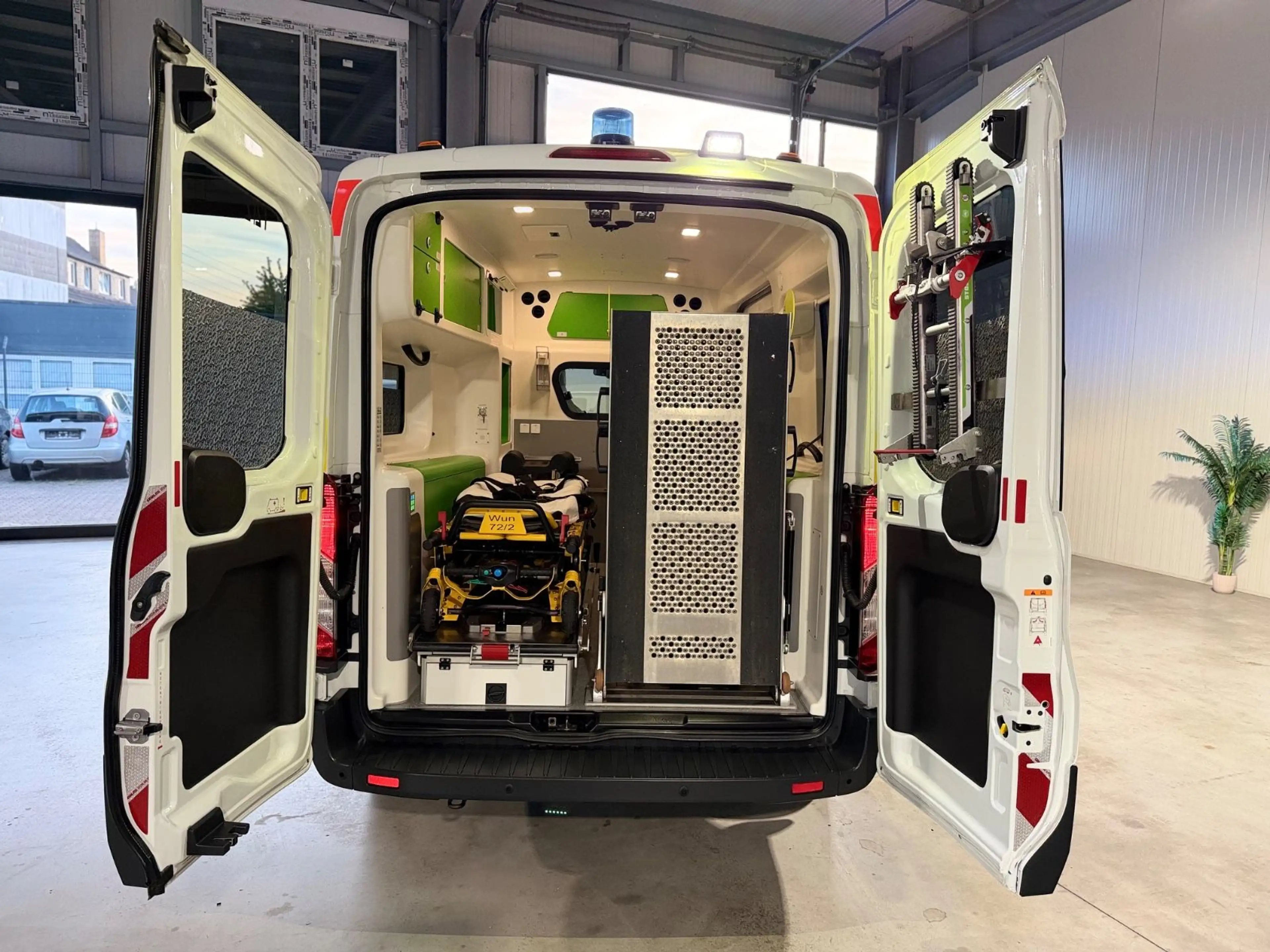 Ford Transit 330 L2*RTW*KTW*KRANKENTRANSPORTER*LIEGE — photo 9