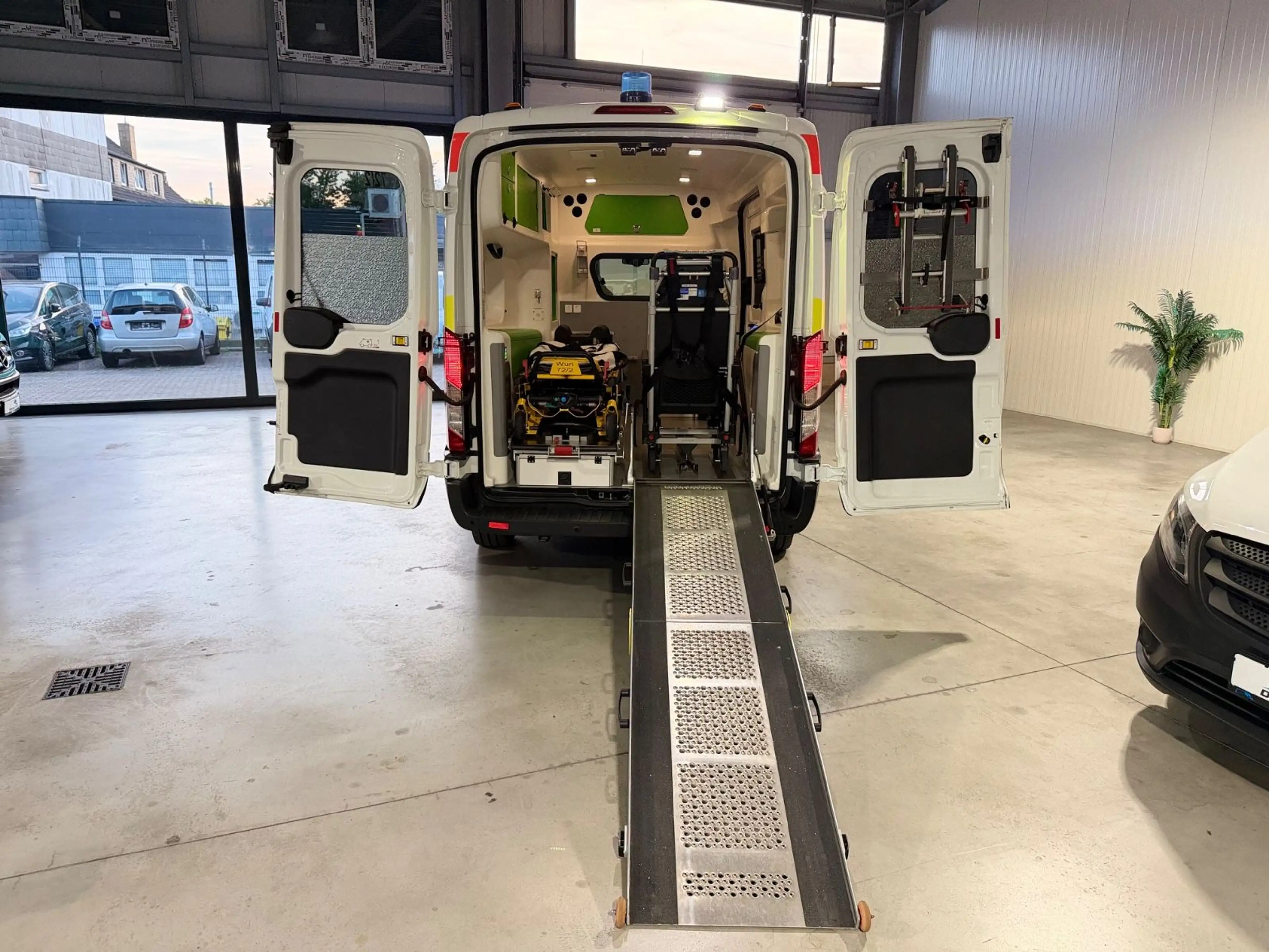 Ford Transit 330 L2*RTW*KTW*KRANKENTRANSPORTER*LIEGE — photo 10