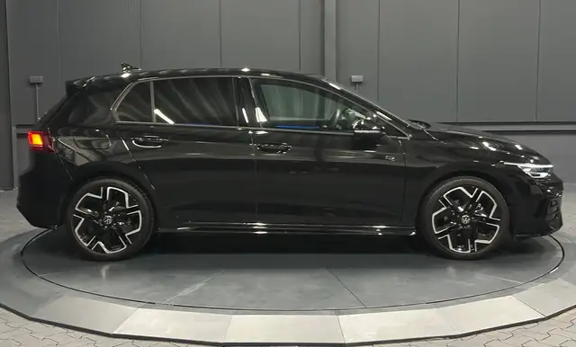 Volkswagen Golf view 6